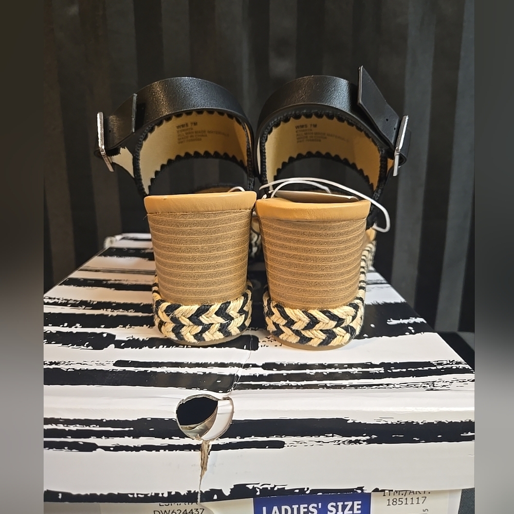Damaged Box New Women's US 7 Dolce Vita Esmaya Wedge Strap Sandals - Picture 6 of 11